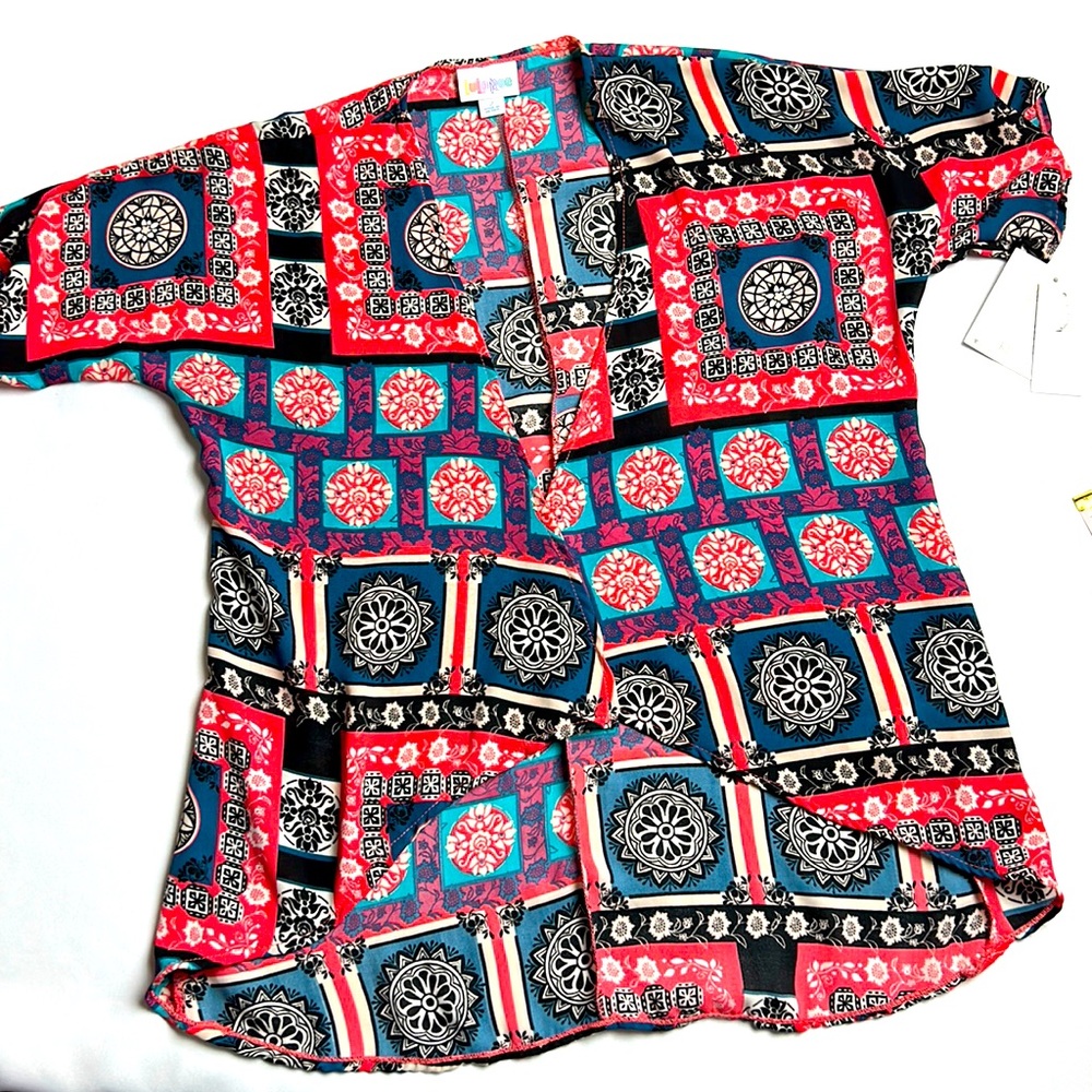 NWT kids light weight cover up. Oversized size 2 fits kids sizes 6-10